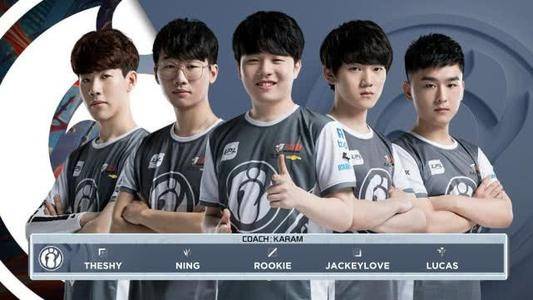 首考泳坛格 首考泳坛格